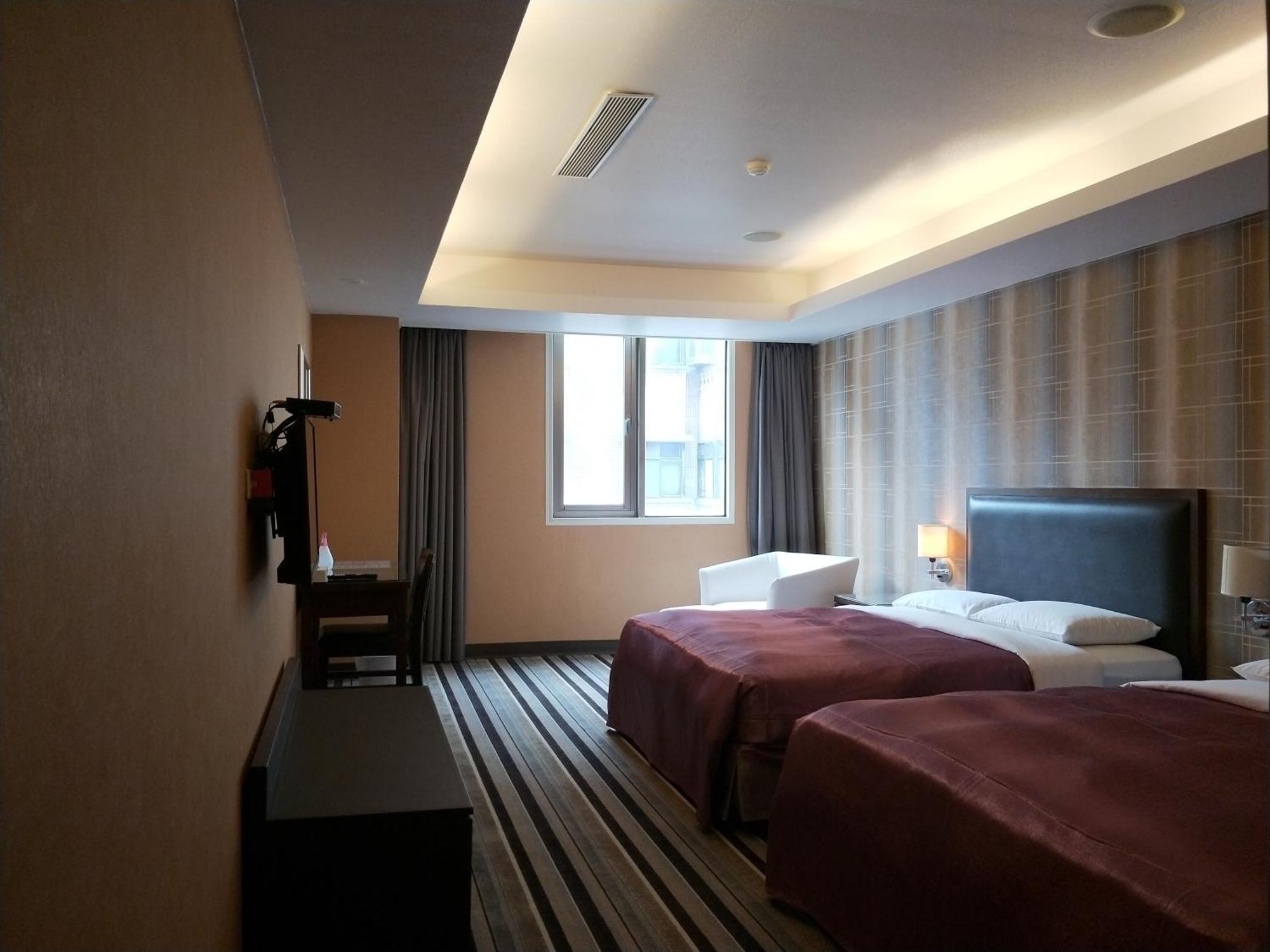 Metropolis Hotel Taoyuan Exterior photo