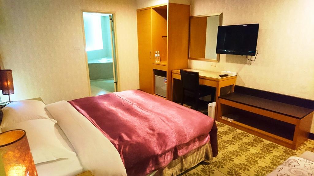 Metropolis Hotel Taoyuan Exterior photo