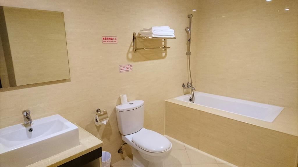 Metropolis Hotel Taoyuan Exterior photo